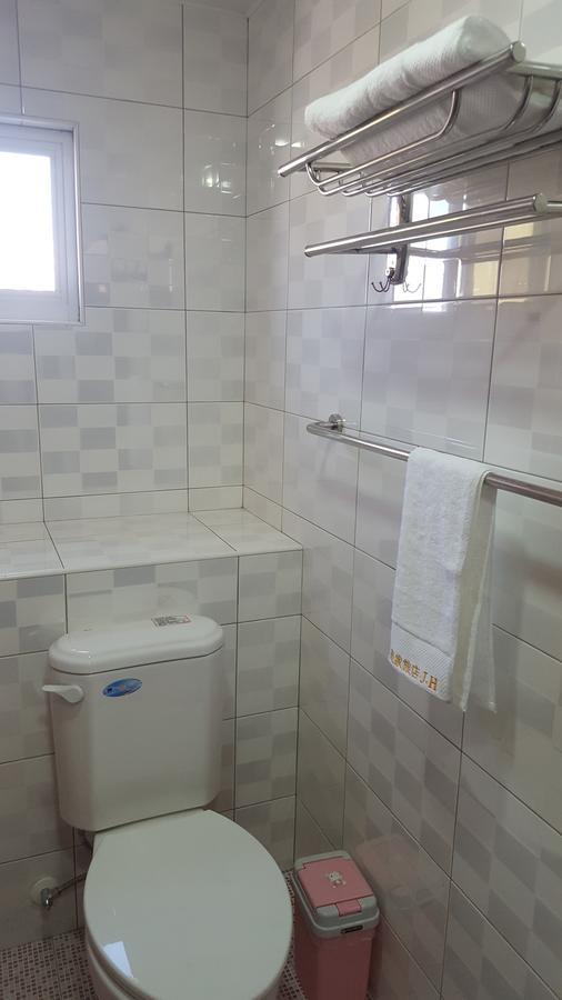 J. Home Kaohsziung Kültér fotó