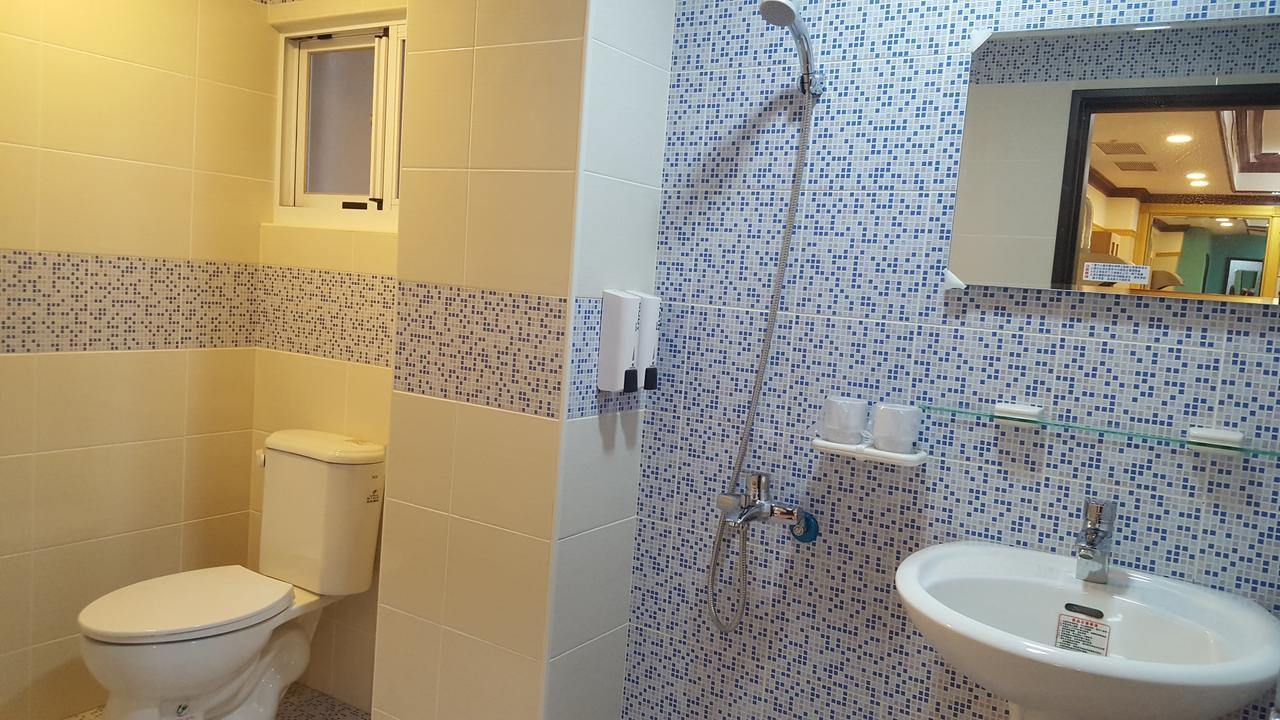 J. Home Kaohsziung Kültér fotó