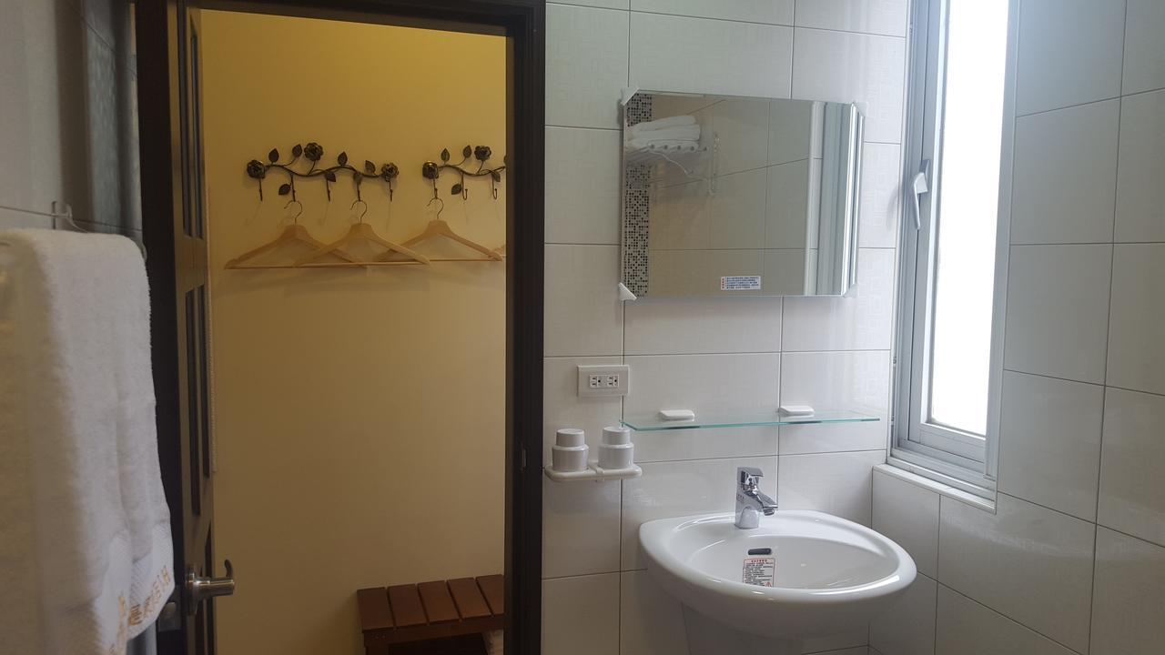 J. Home Kaohsziung Kültér fotó