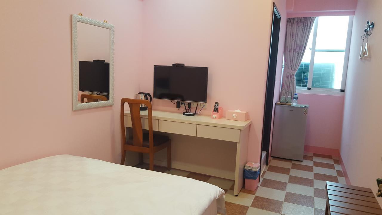 J. Home Kaohsziung Kültér fotó